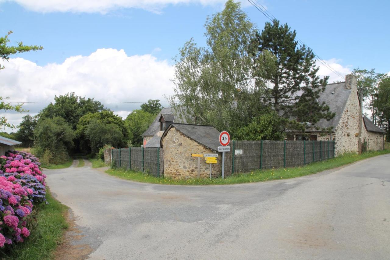 Chambre D Hote La Roussiere Saint-Ouen-Des-Toits 외부 사진